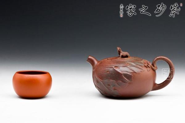 解读莲字:纯洁与坚韧的双重象征 解读莲字:纯洁与坚韧的双重象征