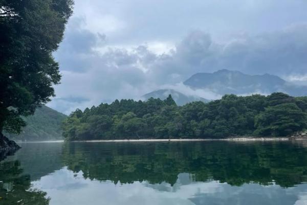 八字湖的自然奇观与人文历史探索 八字湖的自然奇观与人文历史探索