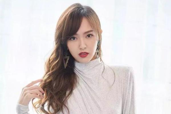 唐嫣罗晋八字命理解析,揭秘他们的婚姻与事业走向 唐嫣罗晋八字命理解析,揭秘他们的婚姻与事业走向