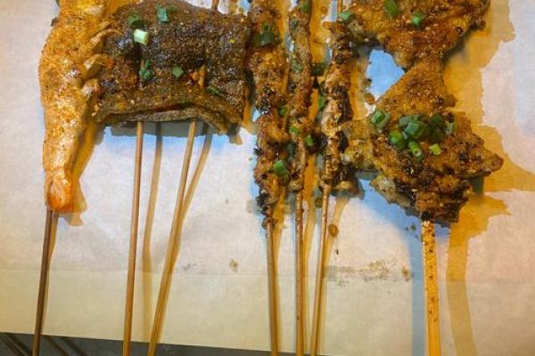烧烤的魅力无限，尝尽各地风味的独特滋味
